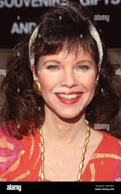 Lorianne Crook's Instagram, Twitter & Facebook