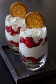 Tiramisu Aux Fraises Sables Et Chantilly De Mascarpone Recette Recette Verrine Recettes Sucrees