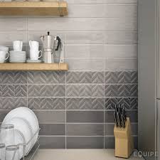 بلاط جدران مطابخ ابيض