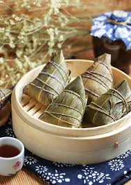 On this traditional festival, hong kong locals will eat zongzi and watch the dragon. The Story Of Dragon Boat Festival News Instant Mandarin