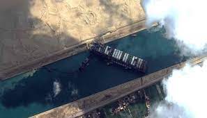 Fifteen ships remain unable to pass through the suez canal in egypt, the waterway connecting the mediterranean sea to the red sea, since the grounding of a giant container ship on tuesday. 726 Knouuyds6m