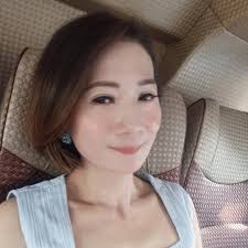 我是用這罐A醇精華保濕效果很好又不會黏我是每天早晚各擦一次可以減少皮膚出油一段時間毛孔真的明顯縮小