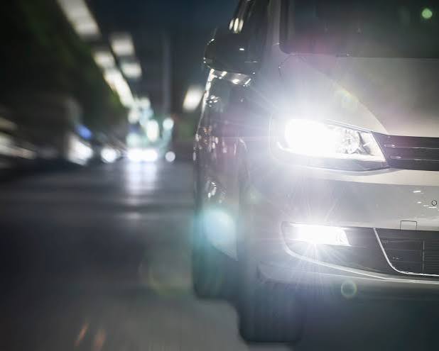 Revisa luces al estacionar