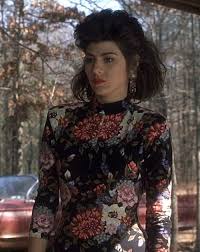 Vinny asks her if she was wearing her glasses that day and then conducts a little experiment. S Marissa My Cousin Vinny Marisa Marissa Tomei Italian Girls