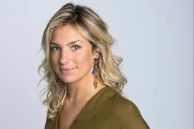 Tout le sport (également désignée par le sigle tls) est une émission de télévision sportive française diffusée quotidiennement sur france 3 depuis 1993. Clementine Sarlat Presentatrice De Tout Le Sport Le Week End L Equipe