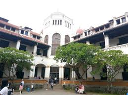 Sejarah gedung ini tidak lepas dari sejarah perkeretaapian di indonesia. Lawang Sewu Sejarah Misteri Tiket Masuk