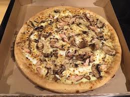 Coupez le jambon et le bacon en petits morceaux, émincez les champignons et coupez la mozzarella en dés. Mega Rabbit Pate Pan Bouef Chorizo Jambon Lardons Poivrons Oignons Picture Of Speed Rabbit Pizza Valenciennes Tripadvisor