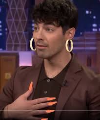Pin By K On Jonas Brothers Jonas Brothers Friends Moments Joe Jonas