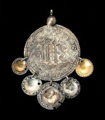 Traditional Silver Pendant From Skane Https Www Bukowskismarket Metallkonst Smycken Drakter