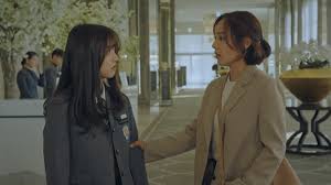 Dalam episode kali ini akan menceritakan tentang jenny yang mencoba bunuh diri dengan. Sinopsis The Penthouse Episode 4 Viu