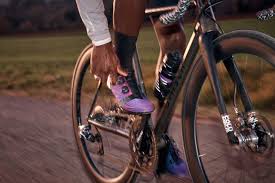 Neue Rapha Pro Team Rennschuhe Gewebt Furs Ganze Jahr In 2020 Rennschuhe Rennen Fahrradbekleidung