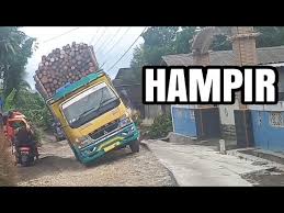Takut juga bawang atau cabe busuk dijalan. Rendi Andhika Umur 17 Tahun Sopir Truck Cabe Termuda Di Indonesia By Suprayitno Kampled