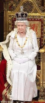 Regal Queen Elizabeth Is Adorned In Jewels As She Prepares To Deliver Her Speech In The House Of Lords During Th Queen Elizabeth Windsor Fashion Royal Fashion