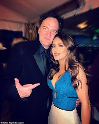 And instyle golden globe after party in beverly hills 01/05/2020, salma hayek style, outfits, clothes and latest photos. Salma Hayek Reunites With Director Quentin Tarantino After Golden Globes Win For Once Upon A Time Daily Mail Online