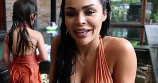 Het voelt alsof ik stavros nooit echt gekend heb. Amanda Balk Maakt Eigen Bikini S Bestaande Setjes Zijn Verre Van Sexy Show Bndestem Nl