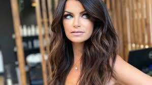 Kim Lizotte's Instagram, Twitter & Facebook