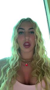 bella castro (@bellaacastro_)