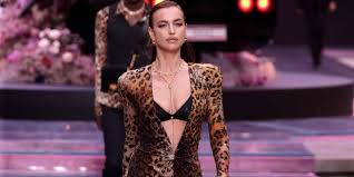 Irina shayks sternbild ist steinbock und sie ist jetzt 35 jahre alt. Was Lauft Da Zwischen Irina Shayk Und Vito Schnabel