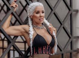 Aniela ma zainkasować więcej niż dostawała od fame mma. Lil Masti Sklep