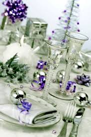 Christmas table place setting with christmas decorations. Christmas Table In Gold And Silver 22 Ideas Glamor Interior Design Ideas Ofdesign
