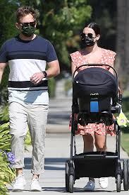 Hauptdarstellerin felicitas woll, die derzeit die vierte und voraussichtlich letzte staffel von berlin, berlin dreht, konnte nicht mit nach new york reisen. Stylische Mamas Papas Die Kinderwagen Der Stars Gala De