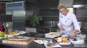 The wolf icbdf484cg features a powerful 5.6kw gas charbroiler and versatile 5.6kw griddle/teppanyaki along with four dual stacked sealed. Grilling Pizza Inside With The Wolf Charbroiler Youtube