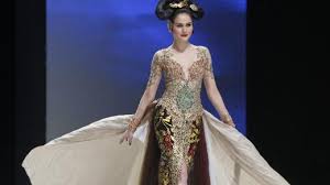 Selama itu pula, ragam koleksi kebaya dan kain indonesia tercipta dari tangan dinginnya. 65 Model Kebaya Modern Anne Avantie Terbaru 2021 Eksklusif Mewah Model Kebaya Modern Terbaru