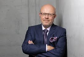 Parliamentary term · 8th czech legislature · elected in. Valek Si Vybral Prvni Posilu Ma Mu Radit Jeden Z Jeho Predchudcu Seznam Zpravy