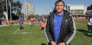 Carlos retegui (da) hockeista su prato argentino (it); Marcha Atras Finalmente Carlos Retegui No Seguira Dirigiendo A Los Leones