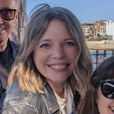 Eloise Carr's Instagram, Twitter & Facebook