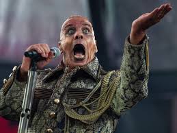 In the end, noah makes the kind of music that can travel with you forever, but it feels even better at that's what i love about music. Musik News Vienna At