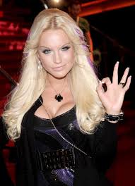 Sarah knappik, die frau, die bei gntm 2008 den spruch zack die bohne erfunden hat, sorgte im dschungelcamp für den zickigen ton in der runde. Gina Lisa Lohfink