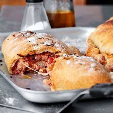 Deftig Gefullte Calzone Rezept Rezepte Calzone Rezept Lebensmittel Essen