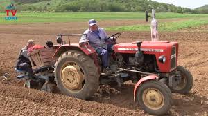 Ursus is latin for bear. Ursus C 335 Sadnja Lickog Krumpira Youtube