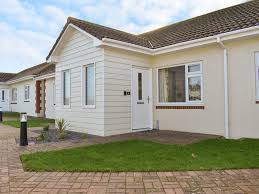 Welcome to beaucourt holiday bungalow a contemporary detached 2 bedroom seaside holiday bungalow available for holiday breaks in walcott, norfolk (sleeps 6). Fort Spinney Holiday Bungalows Bungalow 4 In Yaverland Isle Of Wight Book Online Hoseasons