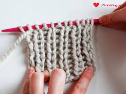 Messen sie nun fünf zentimeter aus und zählen sie die maschen. Lisitipps Hilfe Mein Strickstuck Rollt Sich Ein Lisibloggt