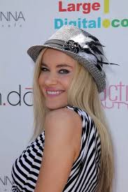 Actress Paula Labaredas Posing Eleanor Jean Haute Beauty Boutique Launch —  Stock Editorial Photo © YAY_Images #617325548