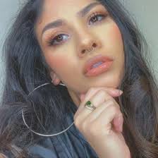 Sandra Degollado's Instagram, Twitter & Facebook