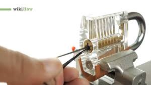 How To Pick A Master Lock With A Bobby Pin How To Pick A Lock With A Bobby Pin Video In 2020 Bobby Pins Useful Life Hacks Lock