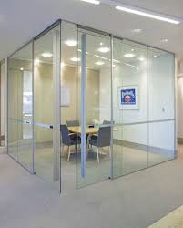 Pintu kaca frameless merupakan jenis pintu kaca tempered yang tidak menggunakan bingkai atau frame dari aluminium maupun kayu untuk daun pintunya. Kontraktor Pasang Pintu Kaca Aluminium Kontraktor Curtain Wall Aluminium Composite Kaca Tempered Pintu Kaca Kaca Pintu