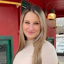 Kasey Couch's Instagram, Twitter & Facebook