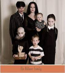 Pero últimamente visito más la parte de manualidades y bellas artes. Disfraces De La Familia Adams Family Halloween Costumes Family Costumes Family Halloween