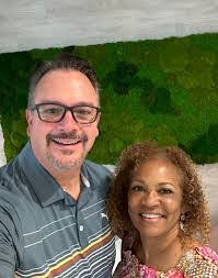 Elizabeth Dooley's Instagram, Twitter & Facebook