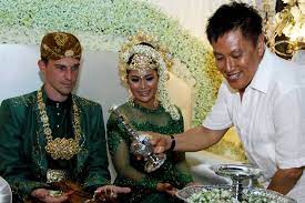 Cinderella (2002) and potret mistik (2005). Chef Wan Blurts About Daughter S Unhappy Marriage In Shocking Instagram Post Lipstiq Com