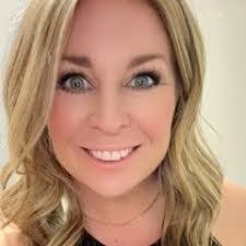 Amanda Heberling's Instagram, Twitter & Facebook