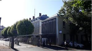 Un policier du mans est décédé tôt ce jeudi matin en pleine intervention après avoir été percuté par un automobiliste déjà condamné pour refus. Policier Tue Au Mans Gerald Darmanin S Est Rendu Sur Place Nantes Maville Com