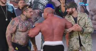 Po wyemigrowaniu do londynu zainteresował się mieszanymi sztukami walki (mma) podjął treningi w klubie team titan, gdzie jego trenerem był mickey papas. Popek Zdradzil Ile Zarobil W Ksw Oszalamiajaca Kwota Chca Ogladac Pocieta Morde