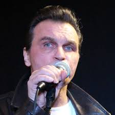 Chris Everett Spectacle