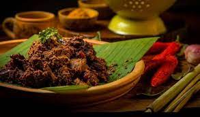 Rendang, adalah makanan yang terbuat dari daging sapi yang di olah dengan menggunakan bumbu rendang yang di olah dari berbagai bumbu rempah yang khas, dan bercita rasa pedas. Hgnnyvlrgk6i9m