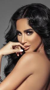 Not your average birthday cake 🎂✨ BTS of how our Self-Adhesive  “DreamChaser” lash was brought to life by @thelondonbaker 💖